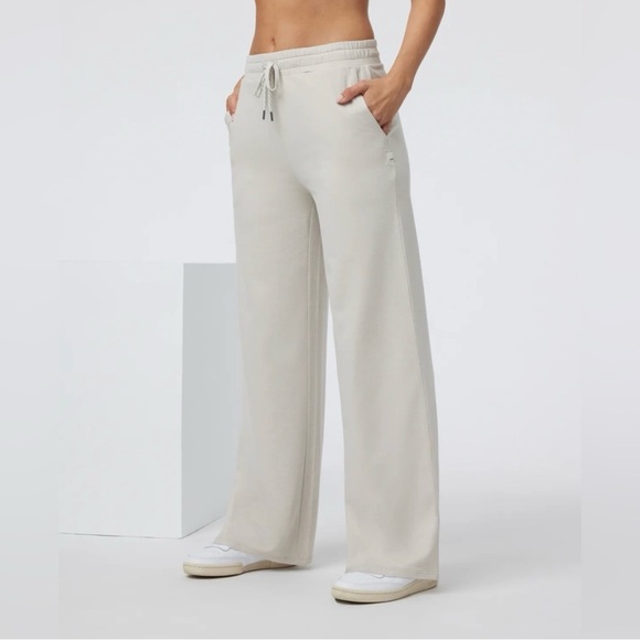 NWT Vuori Dreamknit Halo Essential Wideleg pants - Picture 3 of 4